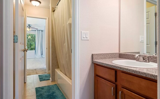 Building Photo - Huge room in a large shared home, private ...