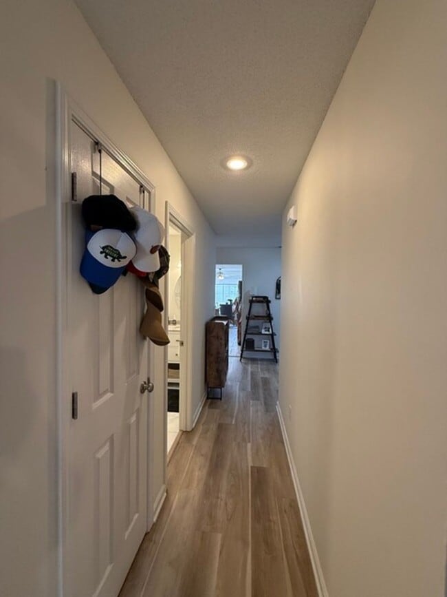 Building Photo - Spacious 4BR Home in Seven Oaks with Garage & Fenced Yard