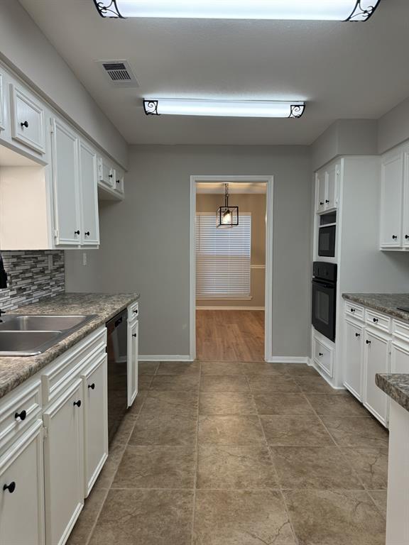 Building Photo - 14736 Perthshire Rd