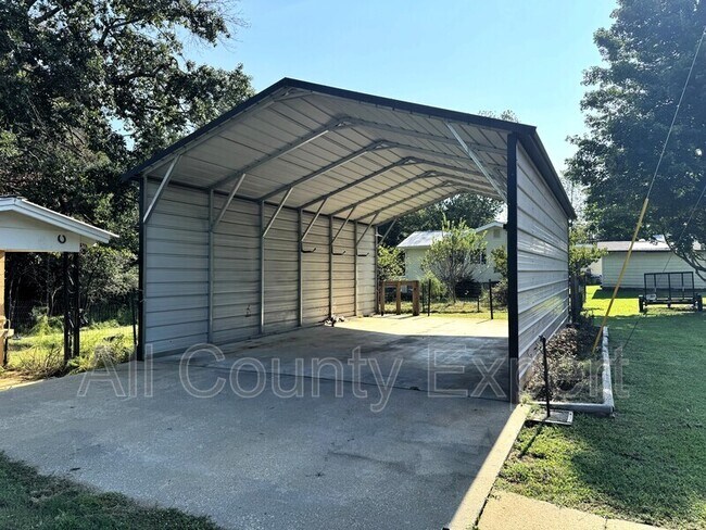 Building Photo - 9215 Long Hollow Rd