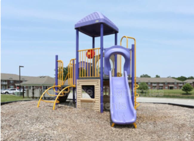 Building Photo - 201 Stonebench Cir