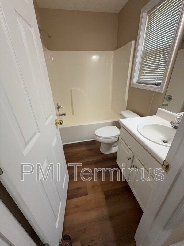 Building Photo - 6122 Farmwood Way SE