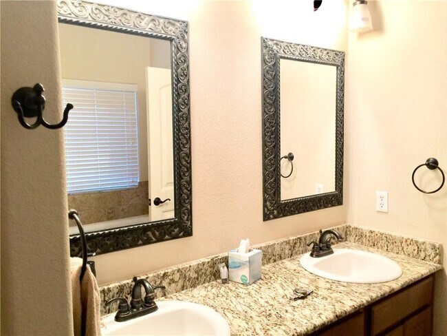 Building Photo - 10052 Janet Loop