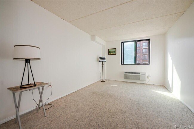 Building Photo - 730 W Broadway