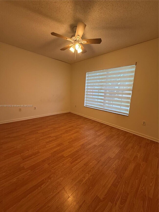 Building Photo - 540 SE 21st Ln