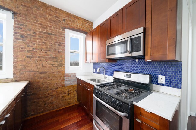 Building Photo - 386 Bergen Ave