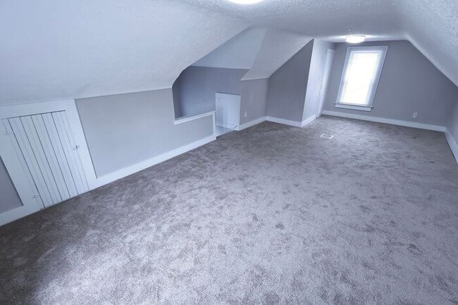 Building Photo - 893 Delia Ave