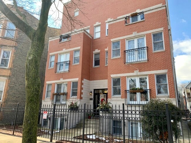 Primary Photo - 3122 N Seminary Ave