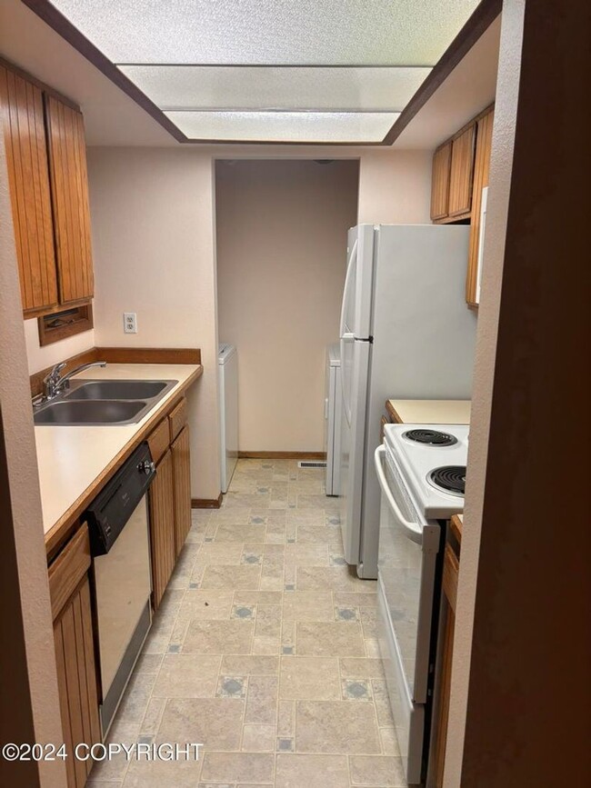 Building Photo - 2 Bed / 2 Bath Condo With Washer & Dryer i...