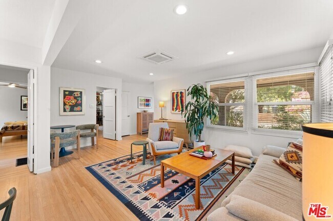 Building Photo - 1338 Montecito Cir