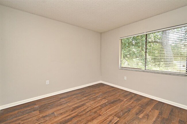 Building Photo - 512 Shane Cir