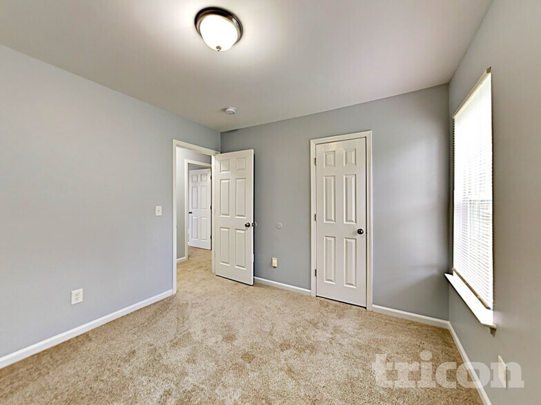 Building Photo - 1204 Thompson Ave