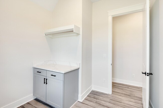 Building Photo - 5011 Jon Oak Dr