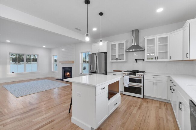 Building Photo - Move In Ready: Custom-built home