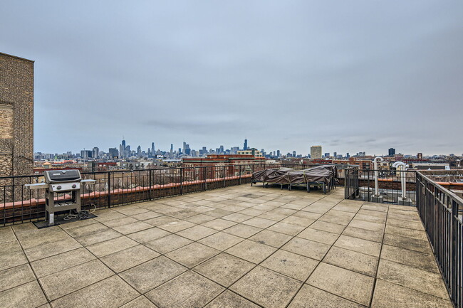 Building Photo - 1735 N Paulina St