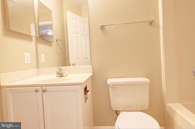 Building Photo - 160 Harpers Way