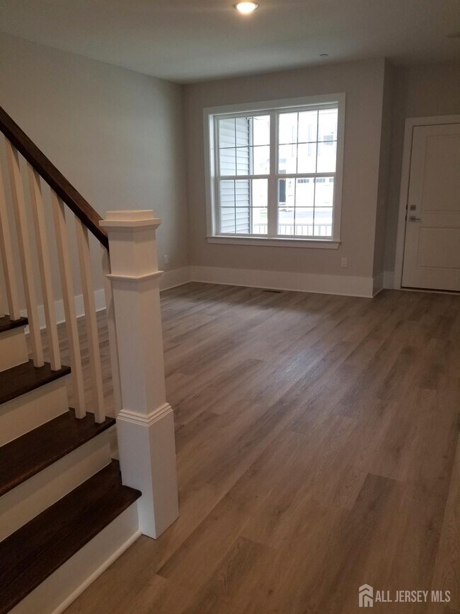 Building Photo - 4403 Thompson Dr