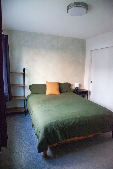 Building Photo - Fully Furnished Home in Green Lake Area!!!