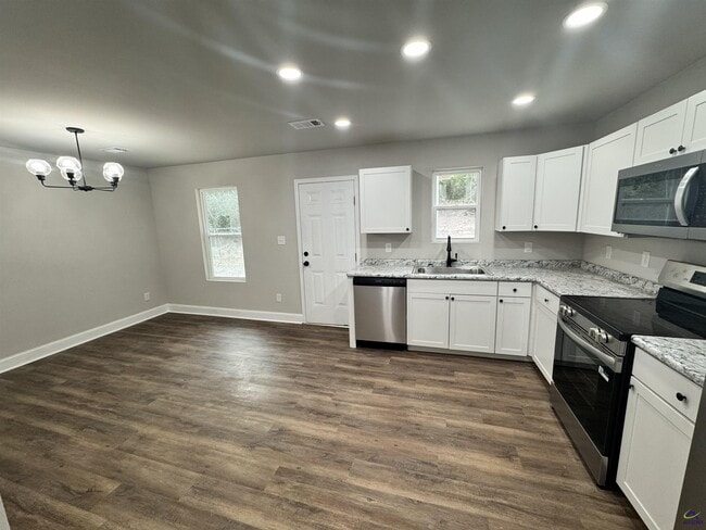 Building Photo - 305 N 4th St