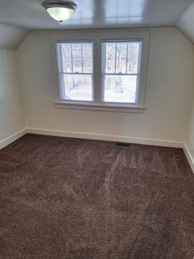 Building Photo - 3 BR House Near Weisser Park Elementary