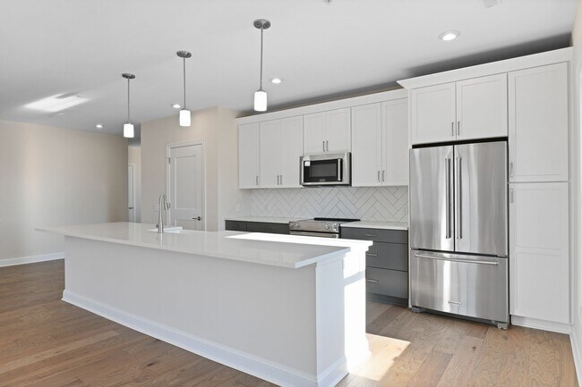 Building Photo - 5233 Highpointe Lakes Dr
