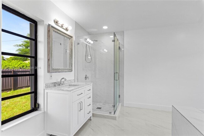 Building Photo - 10605 SW 112th St