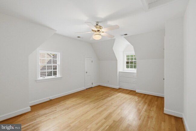 Building Photo - 4403 19th St N