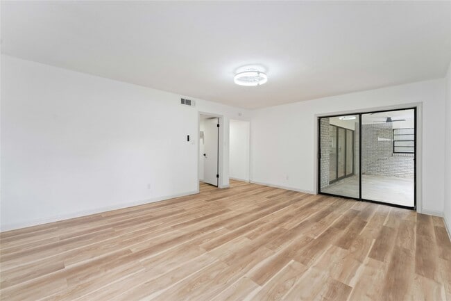 Building Photo - 5722 W Bellfort Ave