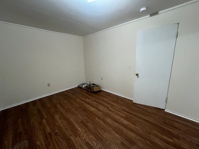 Building Photo - Charming 2-Bedroom Home for Rent in Lee, FL