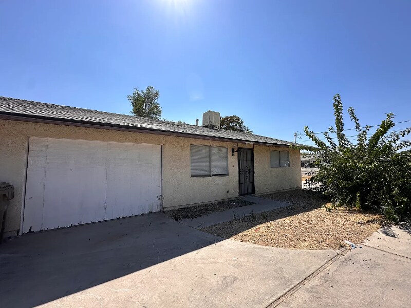 Building Photo - 16260 Orange St