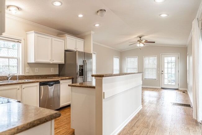 Building Photo - 435 W Baltimore Ave