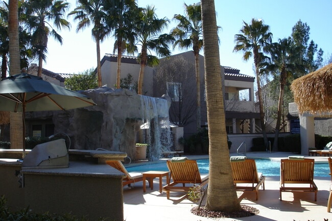 Building Photo - Spanish Palms a Guard Gated Community