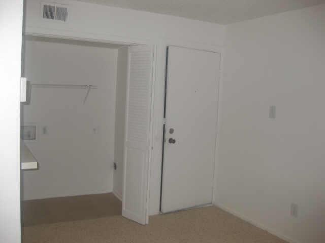 Building Photo - 2610 Lakehill Ln
