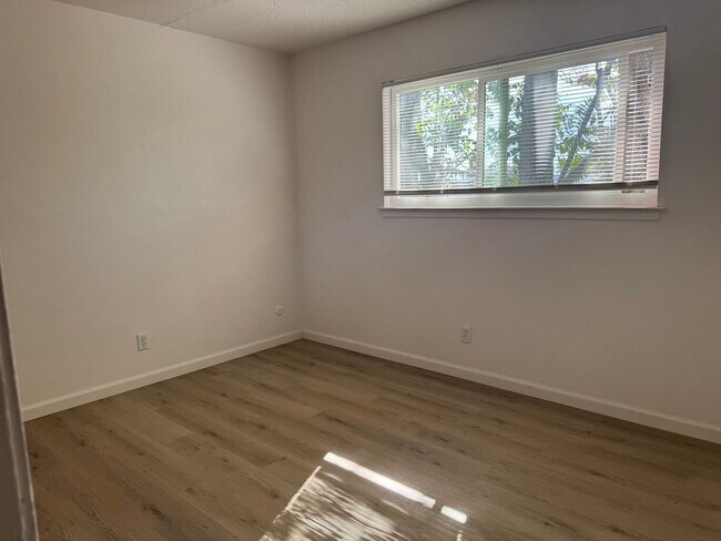 Building Photo - 1331 Pomona Ave
