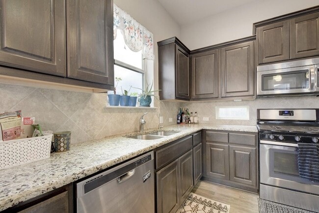 Building Photo - 5321 Daimler Dr