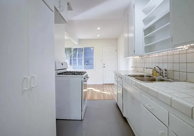 Kitchen - 1511 Rendall Pl