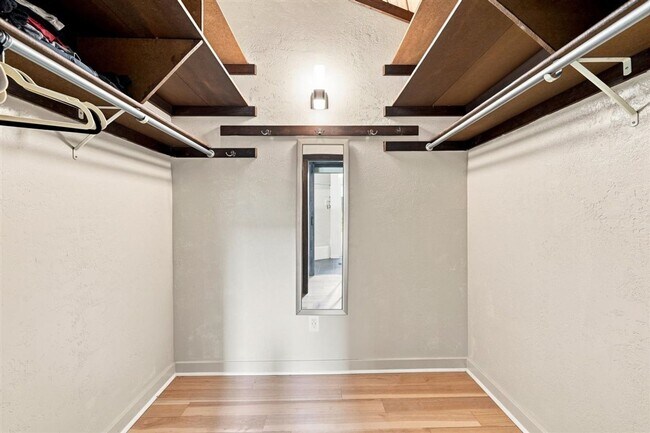 Building Photo - Remodeled Mid-Century 3-Bedroom, 2.5-Bath Home in a Highly Desirable Boise Neighborhood