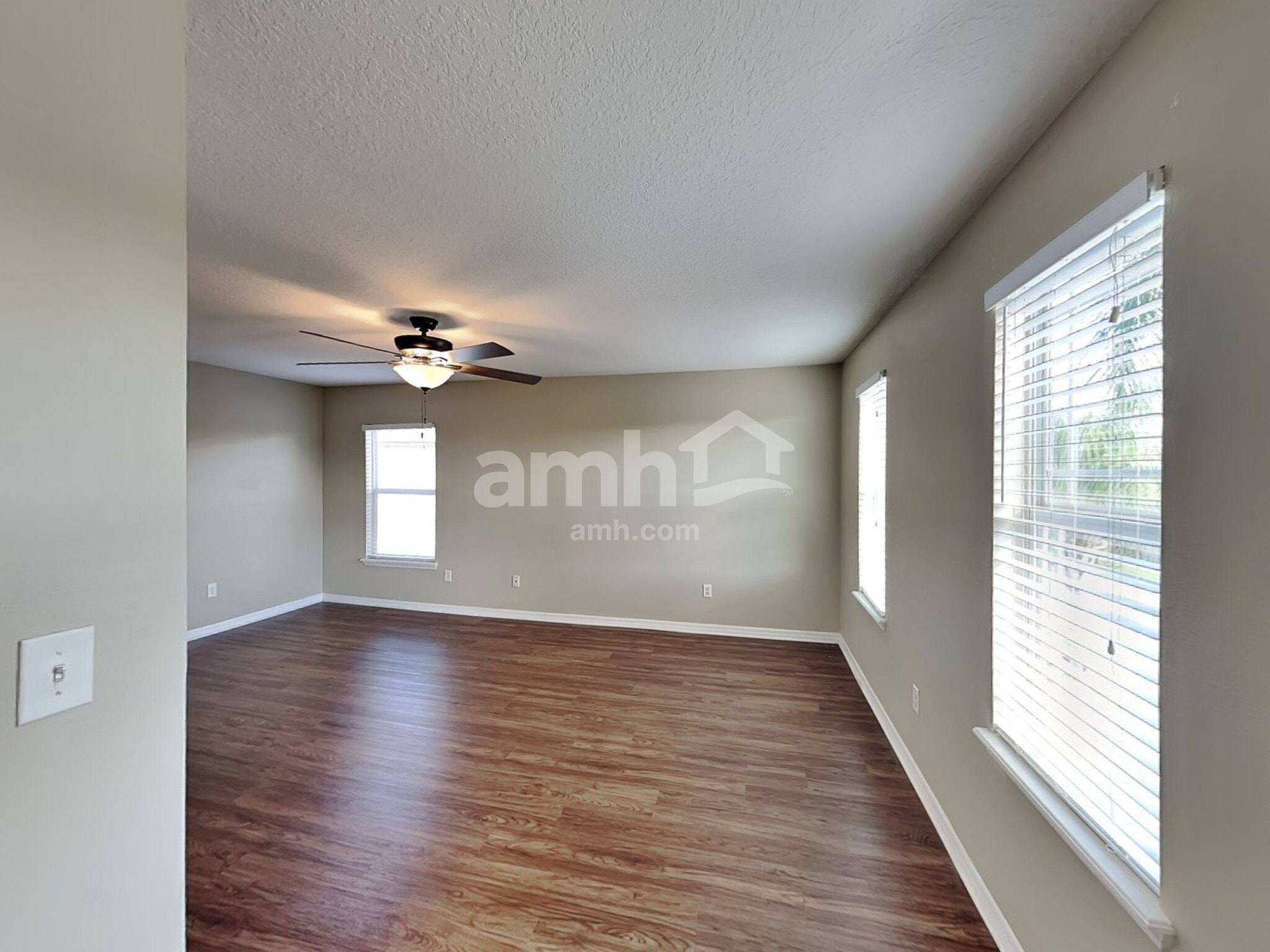 Building Photo - 5654 Aaron Ct