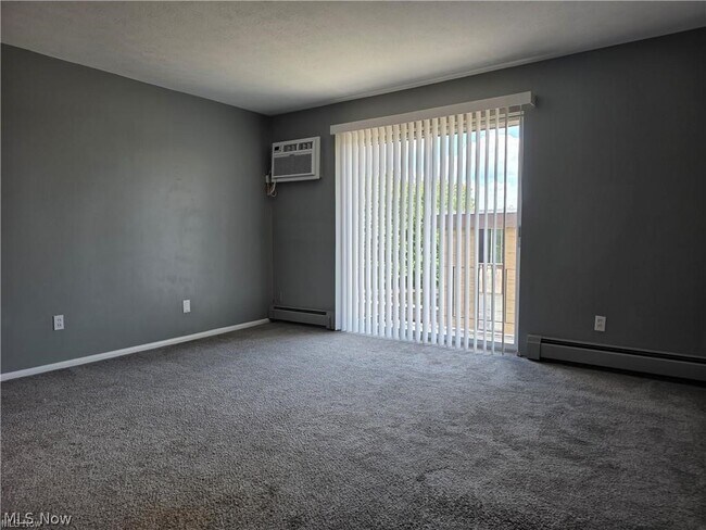 Building Photo - 16101 Maple Park Dr