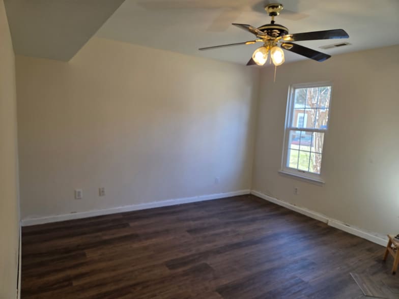 Building Photo - 1165 Greens Rd