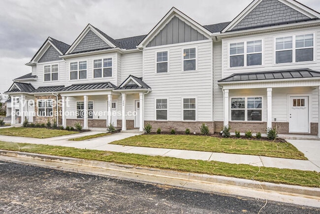 Building Photo - Special Promo!! / 3 Bed, 2.5 Bath Townhome with Garage / Pet-Friendly / Available Now!