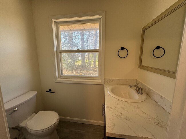 Building Photo - Lakeview Drive