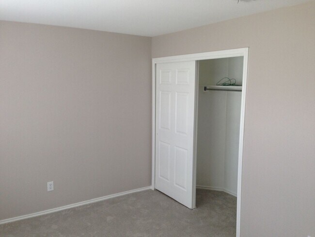 Building Photo - 3 Bedroom Home in a Great Neighborhood