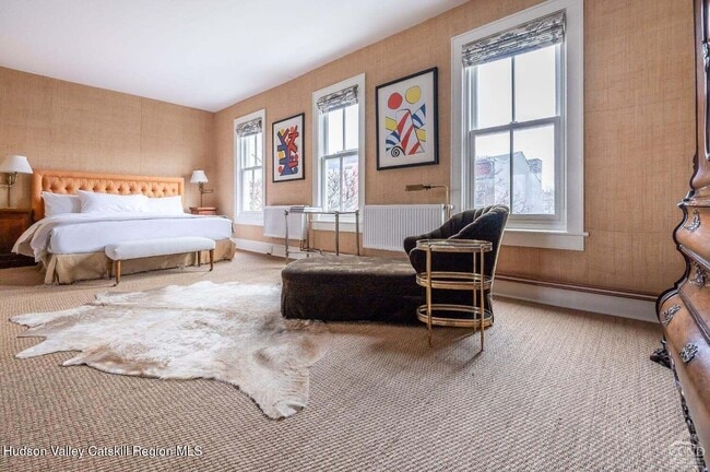 Building Photo - 613 Warren St