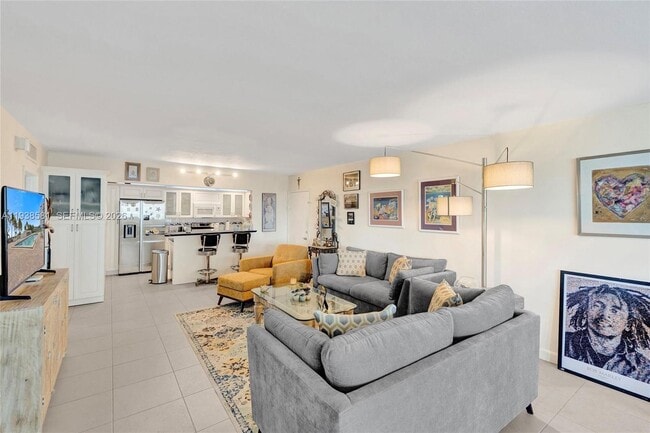 Building Photo - 5005 Collins Ave