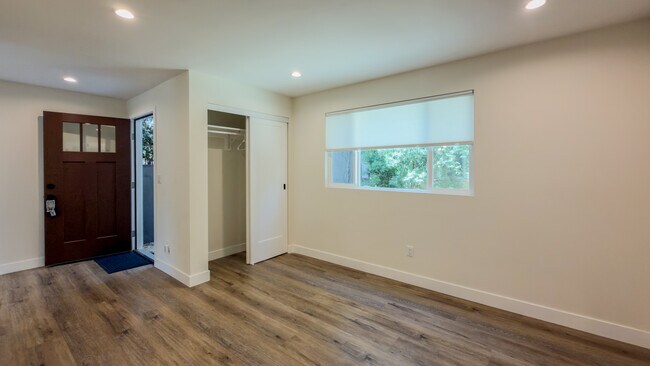 Building Photo - 1346  S Dunsmuir Ave -1/2