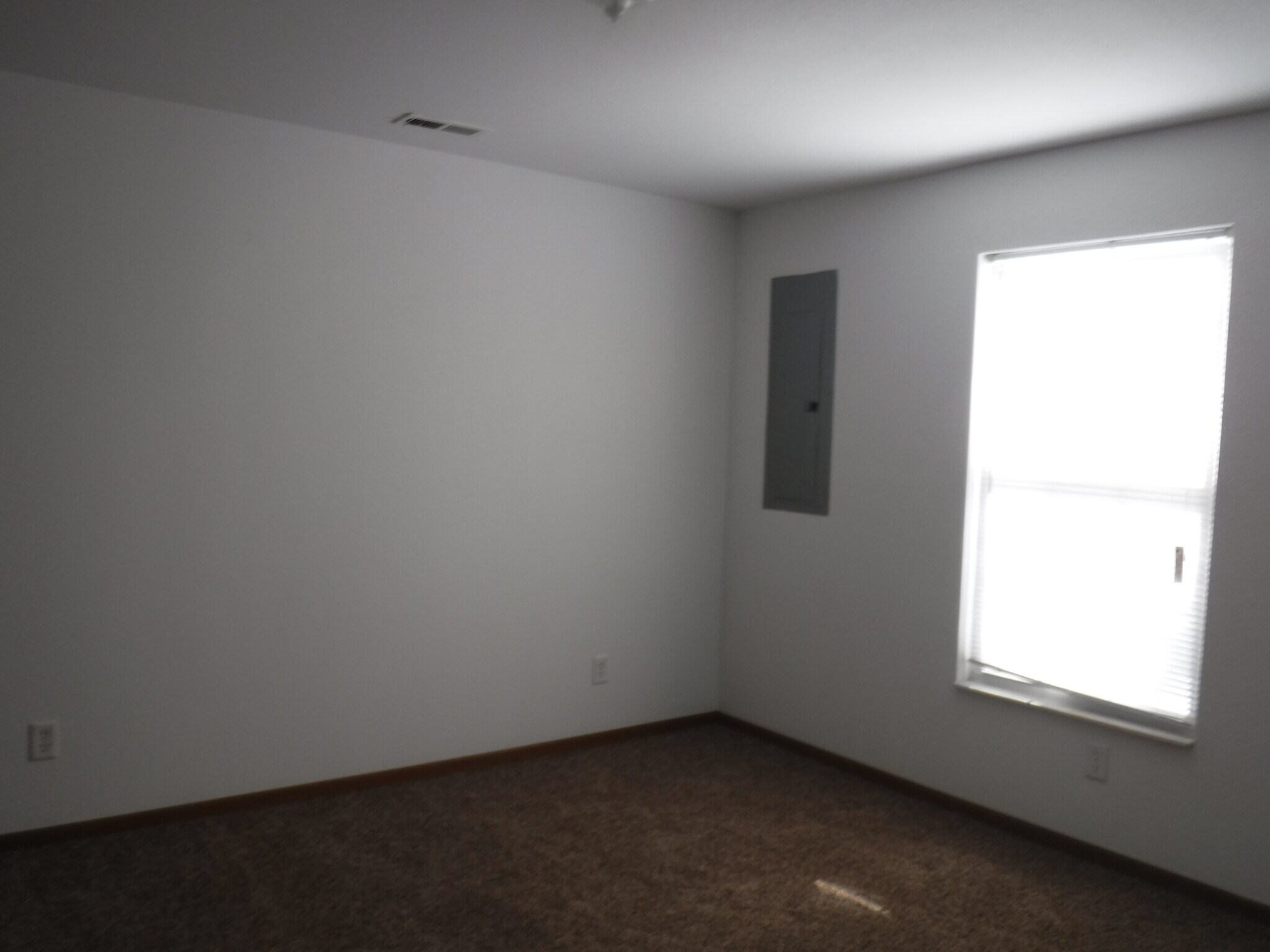 Building Photo - 5602 Valley View Dr