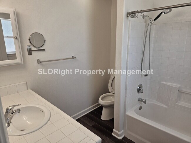 Building Photo - AVAILABLE AUGUST - Spacious 3 Bed / 2.5 Bath Templeton Condo