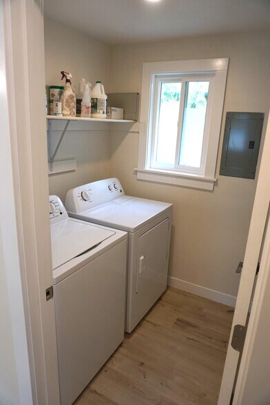 Laundry room - 7218 NE 16th Ave
