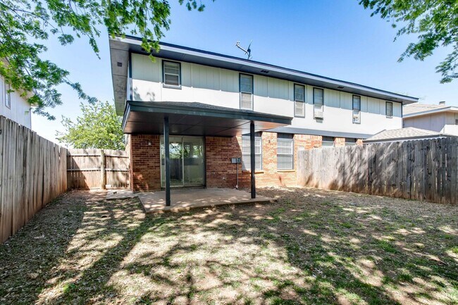 Building Photo - Three bed/2.5 bath in Harvest Hills